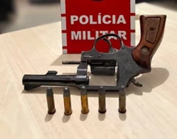 Arma de fogo e munições apreendidas pela PM