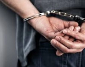 Prisão de acusado de violentar sexualmente jovem