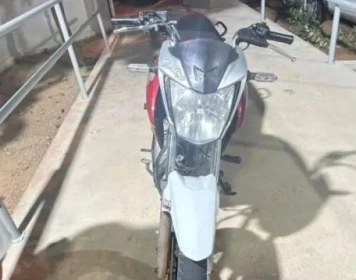 Moto apreendida pela polícia militar no município de Teixeira 