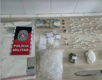 Apreensão de drogas e material para tráfico