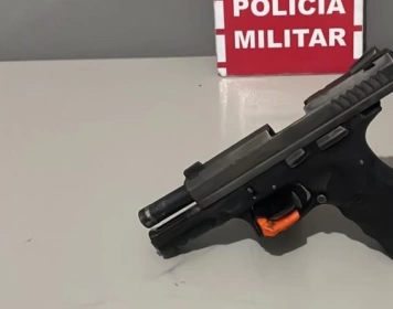 Pistola apreendida pela polícia militar no município de Bayeux 
