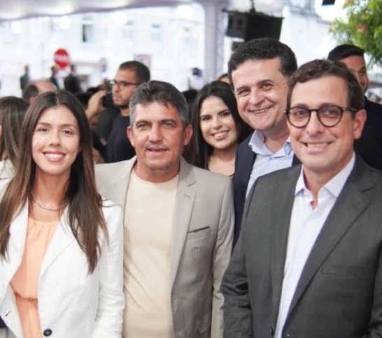 Na posse de Lucas Ribeiro, Gervásio Maia sela compromisso com a nova gestão estadual