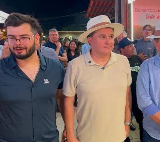Efraim Filho elogia empreendedorismo de Thiago Cartaxo e projeta crescimento regional sustentável durante abertura da Exposousa 