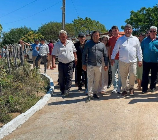 Ladeira antes intransitável ganha pavimentação e transforma mobilidade na zona rural de Vieirópolis