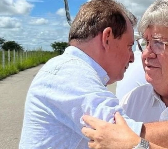 João Azevêdo fecha chapa para o Senado e coloca Chico Mendes na primeira suplência