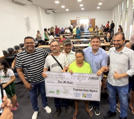 Sousa amplia ações sociais com entrega de óculos, aparelhos auditivos, enxovais e incentivo a empreendedores