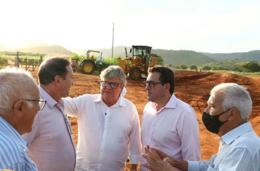 Imagem Obras de restauração da rodovia PB-323, que contempla também o município de Brejo do Cruz até a divisa com o Rio Grande do Norte