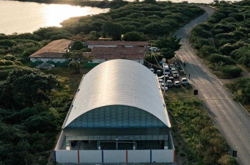 Imagem Inauguração de quadra poliesportiva na escola da VPR Cacaré