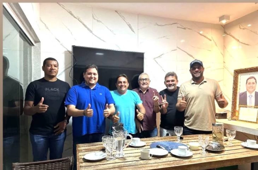 Imagem Novinho de Carlão, e os amigos