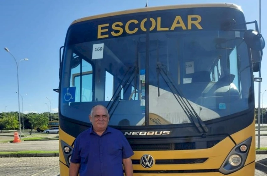 Imagem Prefeito Colorau recebe Ônibus Escolar para aumentar a frota