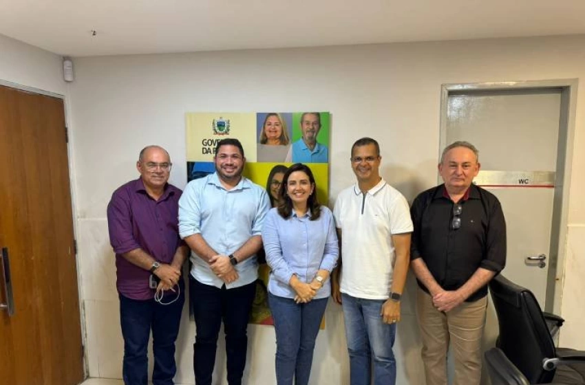 Imagem Júnior do Peixe em visita as Secretarias do Estado da Paraíba