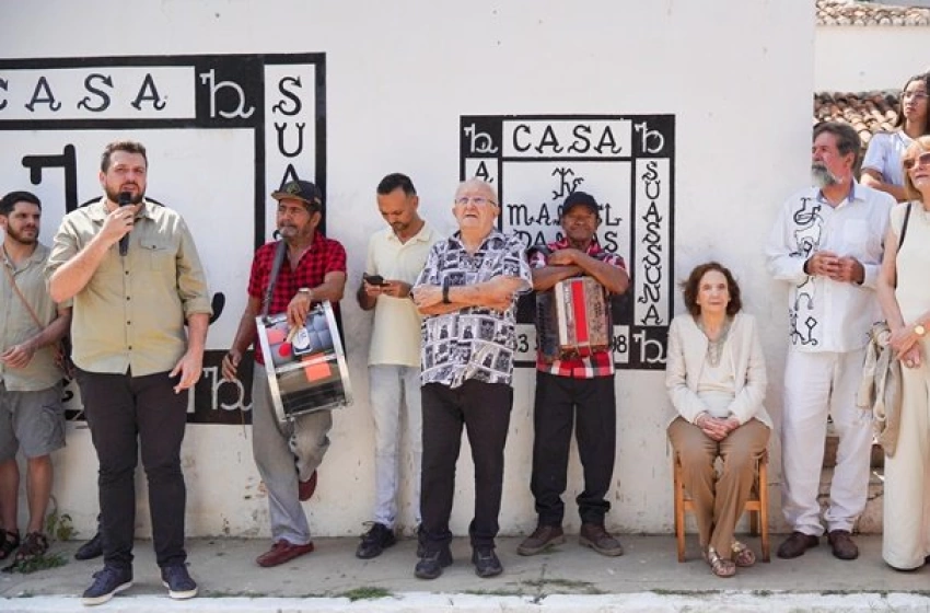 Imagem Celebração pelos 10 anos de morte de Ariano Suassuna antevê comemorações do centenário do escritor, em 2027