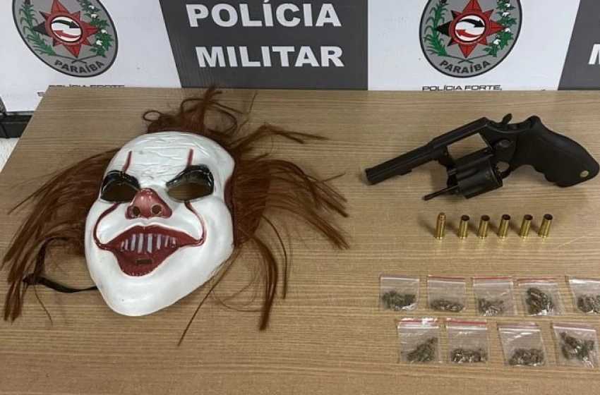 Imagem polícia militar e drogas apreendidas pela polícia militar na zonal sul de Capital