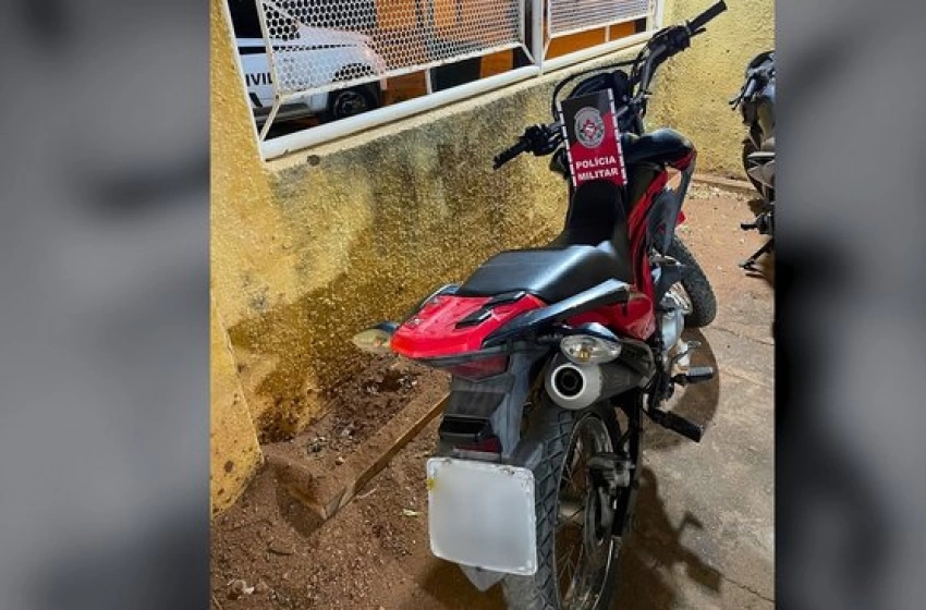 Imagem Moto com queixa de roubo recuperada em Bom Sucesso