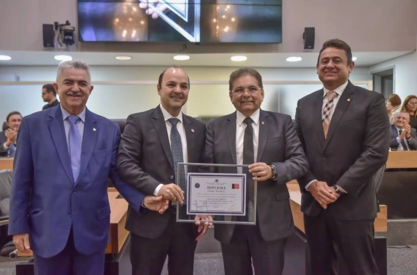 Imagem Fábio Andrade tem sua trajetória acadêmica notável