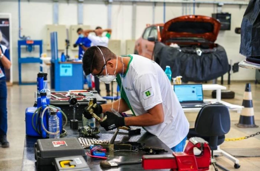 Imagem Produção industrial recua 1,4% em julho