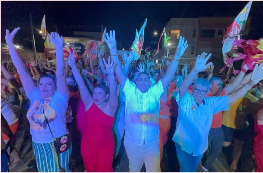 Imagem Prefeito, João Neto em comício de encerramento em Aparecida