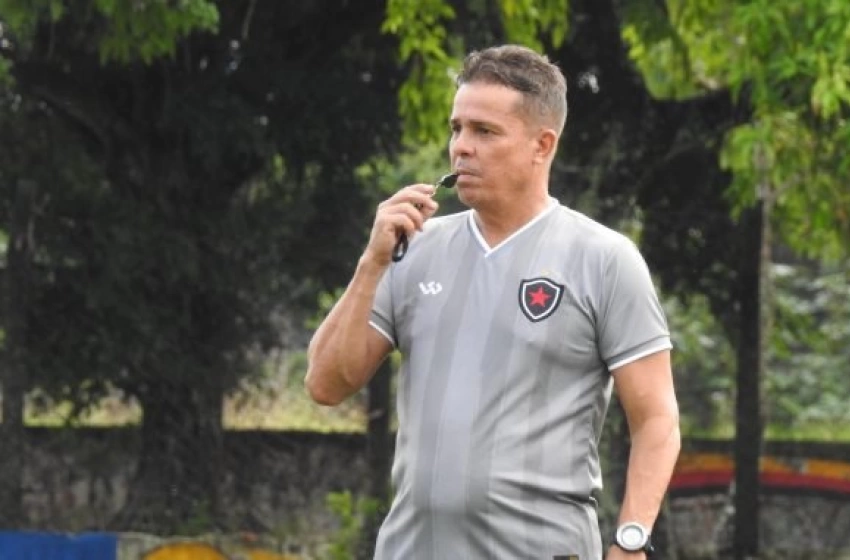 Imagem Evaristo Piza ex-técnico do Botafogo-PB