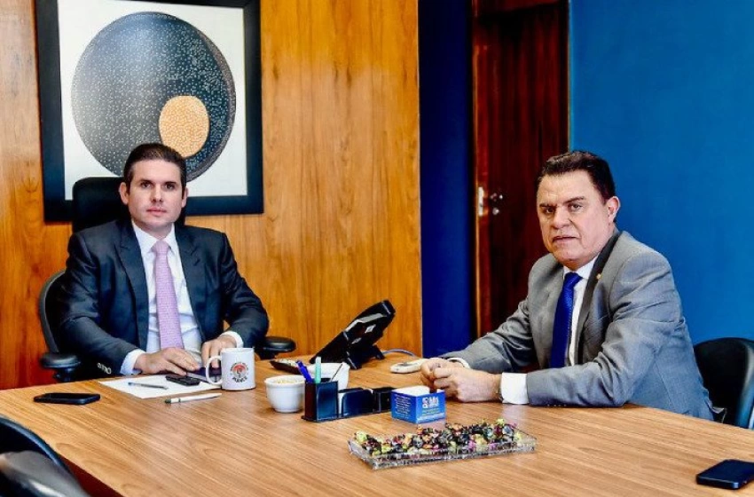 Imagem Deputado federal Wilson Santiago e Hugo Motta (Republicanos/PB)