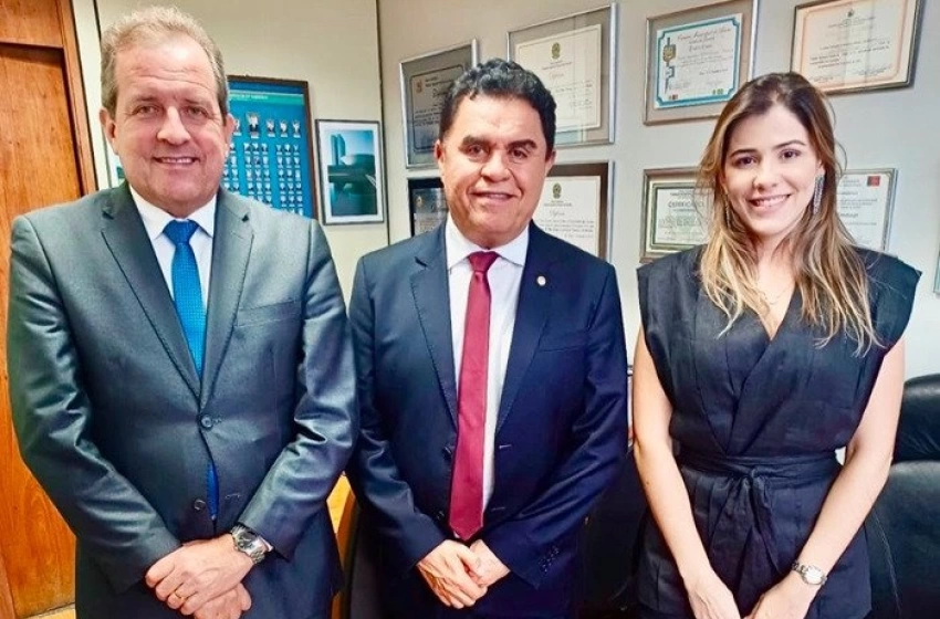 Imagem Tyrone e Mariana Cartaxo em reunião com Wilson Santiago