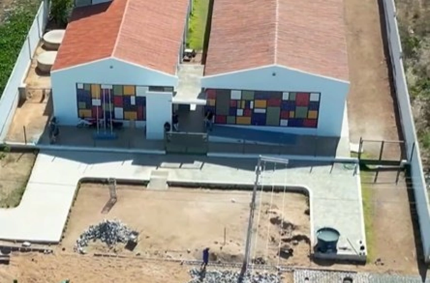 Imagem Calçamento da Rua projetada de frente a Escola Padrão Antônio Meira de Sá