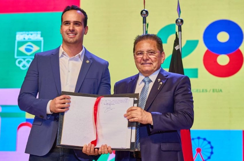 Imagem Lucas Ribeiro transmite cargo para Adriano Galdino