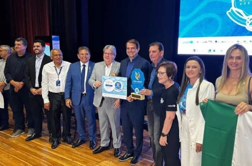 Imagem Entrega do Selo UNICEF, edição 2021-2024 ao prefeito Bal Lins