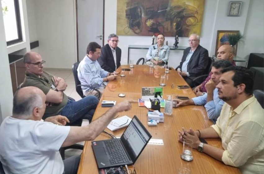 Imagem Nominando conduz reunião 