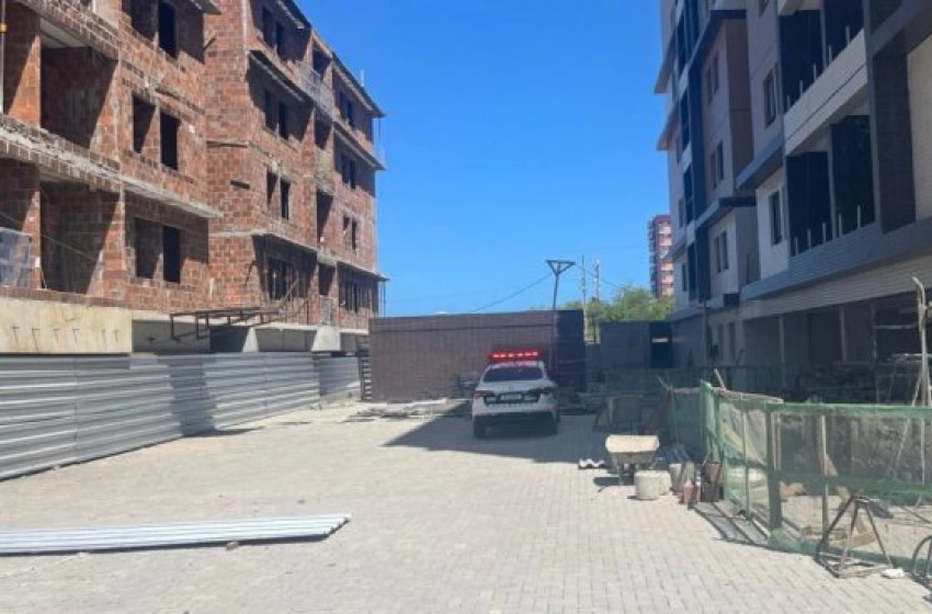 Imagem Queda de um homem de um prédio em construção