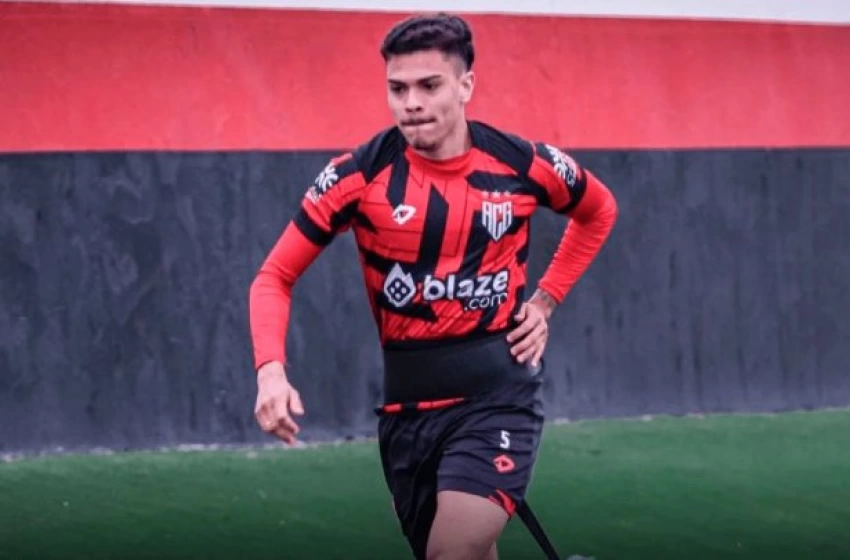 Imagem Botafogo reforça elenco com zagueiro