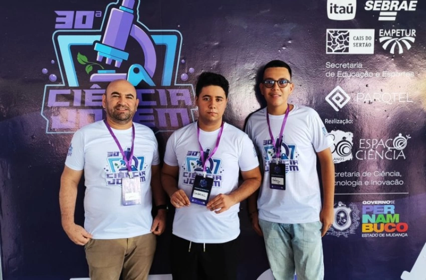 Imagem Estudantes da ECI de Santa Cecília expõem projeto de IA na Educação na 30ª Feira Ciência Jovem, em Recife