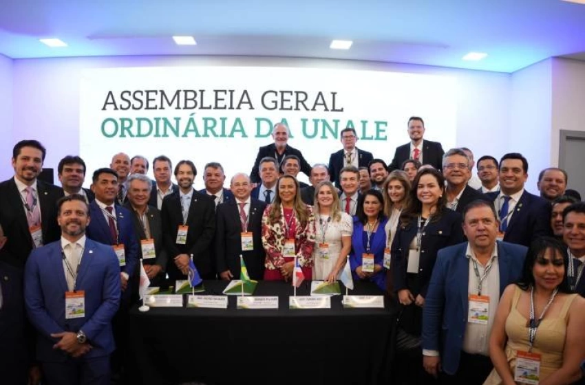 Imagem Deputados Paraibanos e Funcionários da Assembleia Legislativa da PB