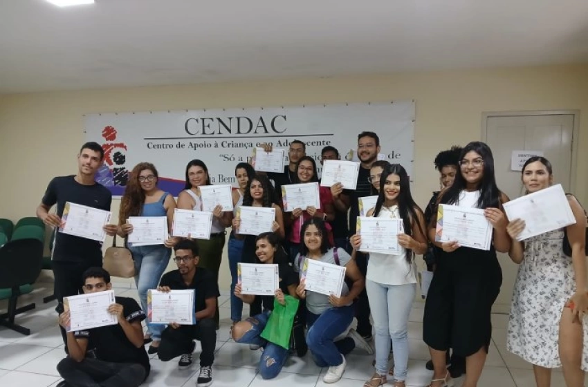 Imagem Entrega de certificados do curso de Atendente de Farmácia