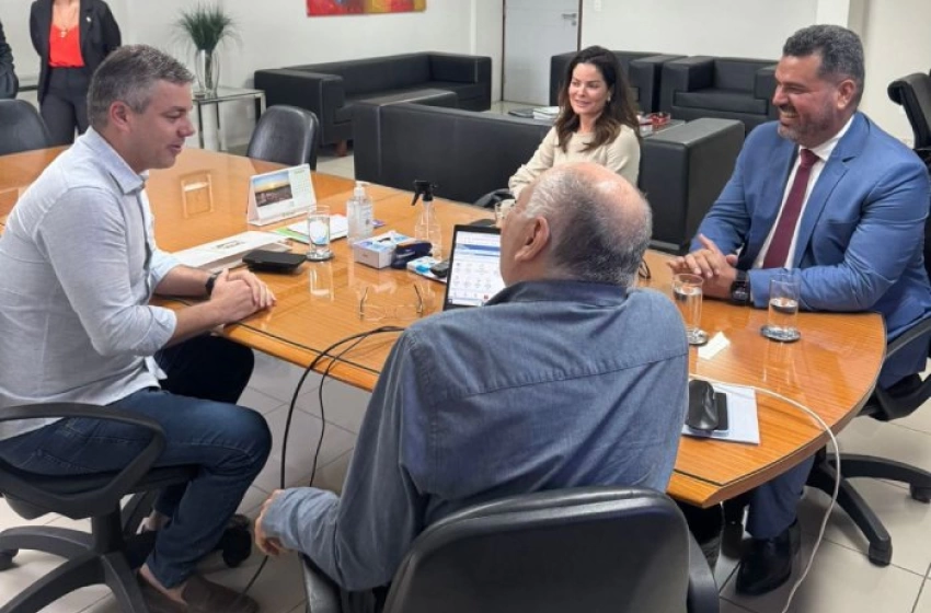 Imagem André em visita ao TCE