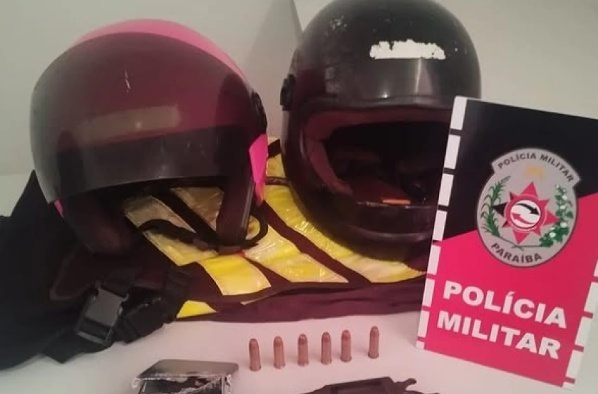 Imagem Polícia prende acusados de roubo a motocicleta e apreende arma de fogo, no sertão