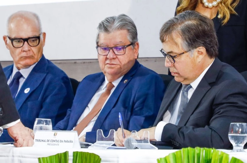 Imagem João Azevêdo prestigia posse de nova Mesa Diretora do TCE e ressalta harmonia entre os Poderes e órgãos de controle 