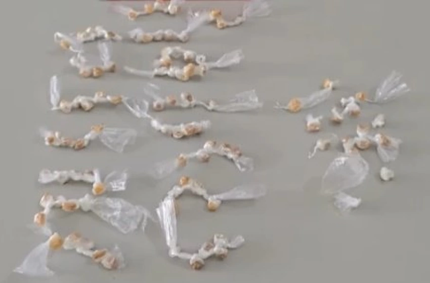 Imagem Porções de crack apreendidos em ação policial, na cidade de Sapé 