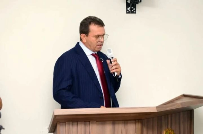 Imagem Prefeito recém empossado, Manezinho Lourenço 