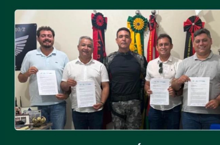 Imagem Prefeitos da região de Sousa com o comandante do 14o BPM