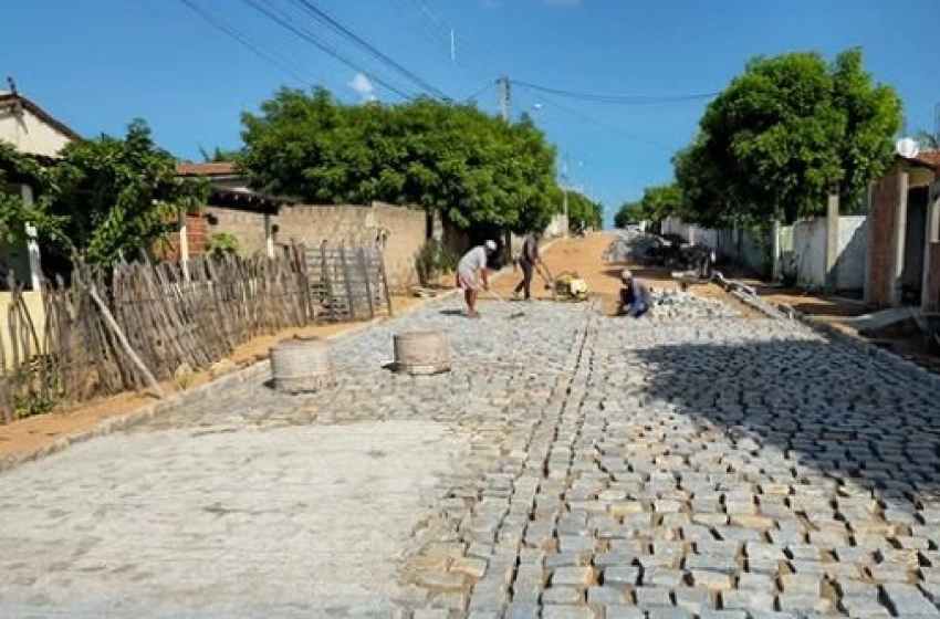 Imagem Obras do calçamento em paralelepípedo no Assentamento Acauã em Aparecida, seguem em ritmo acelerado