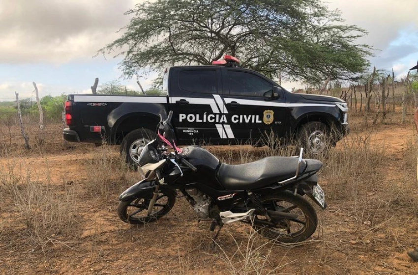 Imagem Moto roubada recuperada pela Polícia Civil 