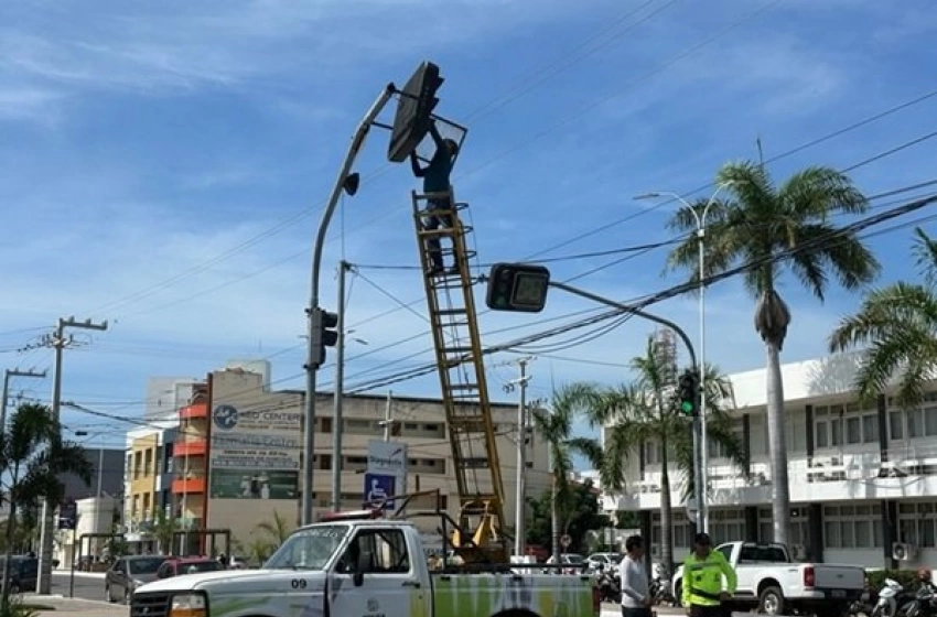 Imagem STTRANS realiza ações pontuais com a manutenção de semáforos, em Sousa