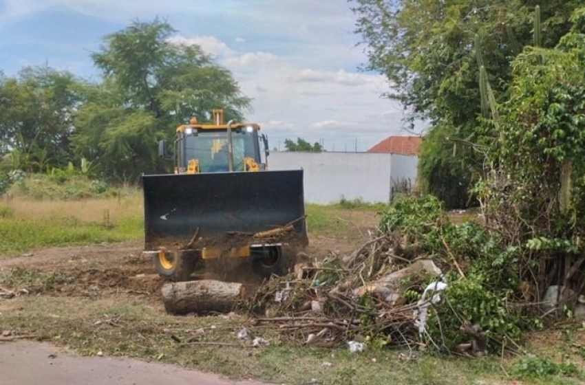 Imagem Em Sousa, SEINFRA intensifica ações e chega ao bairro Jardim Brasília para o trabalho de limpeza