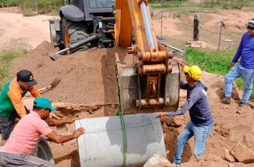 Imagem Serviço de melhoria na estrada que dar acesso ao Sítio Floresta