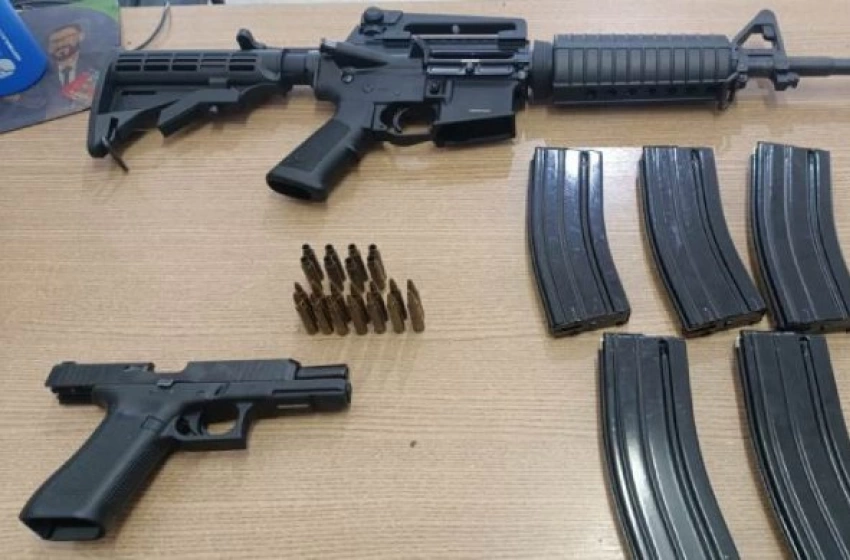 Imagem Fuzil e pistola apreendidos em ação da Polícia Militar em Campina Grande
