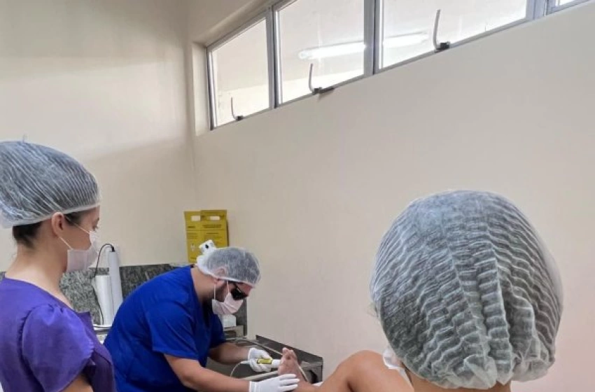 Imagem Complexo Clementino Fraga utiliza laserterapia para tratamento de lesões de pele