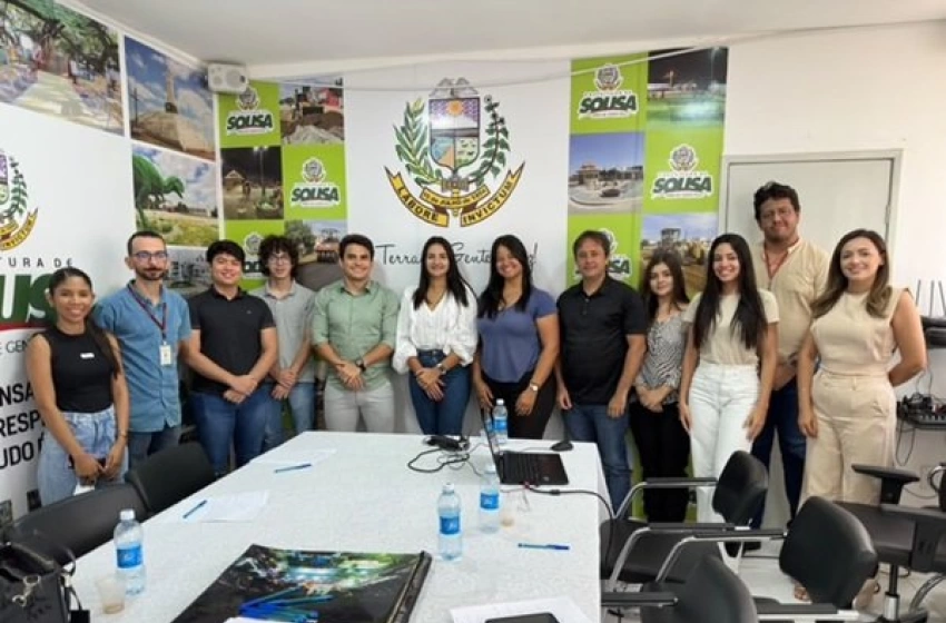 Imagem Equipe em reunião 