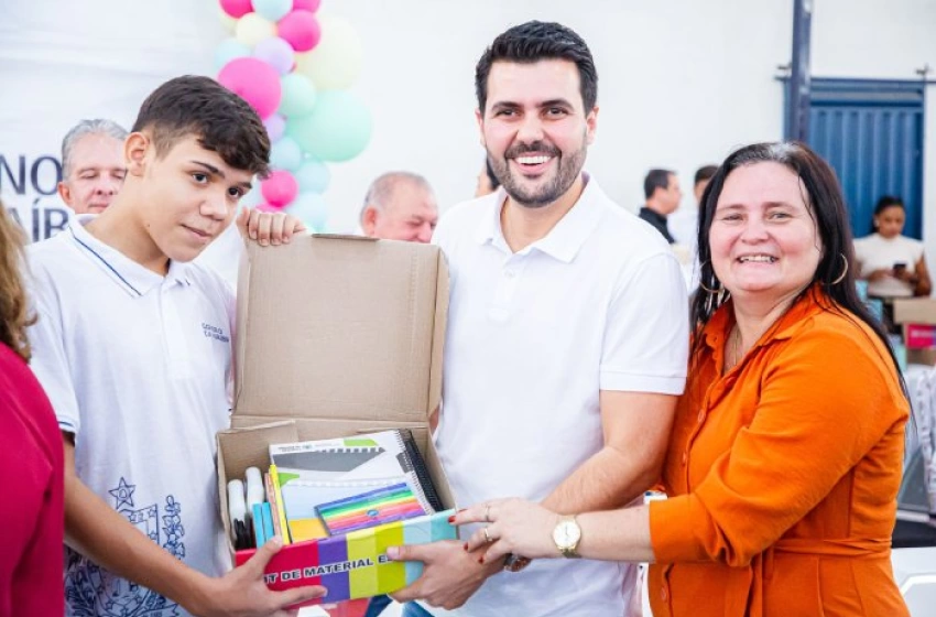 Imagem Entrega dos kits escolares e o anúncio da implementação do passe livre estudantil