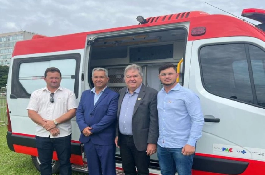 Imagem Chefe de Gabinete Roberto, Prefeito Gerôncio, Deputado Lindolfo e Secretário Rafael