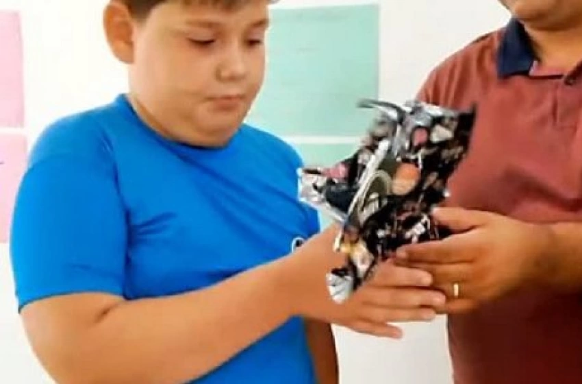 Imagem Entrega de chocolates às crianças da rede municipal